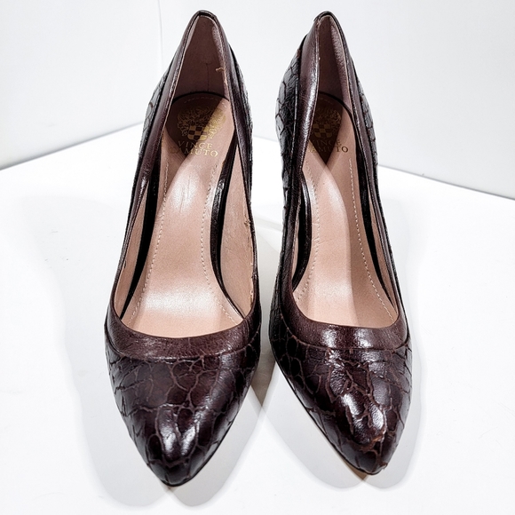 Vince Camuto VC-Norrow "Dark Wood" Embossed Leather Heels - Picture 4 of 9